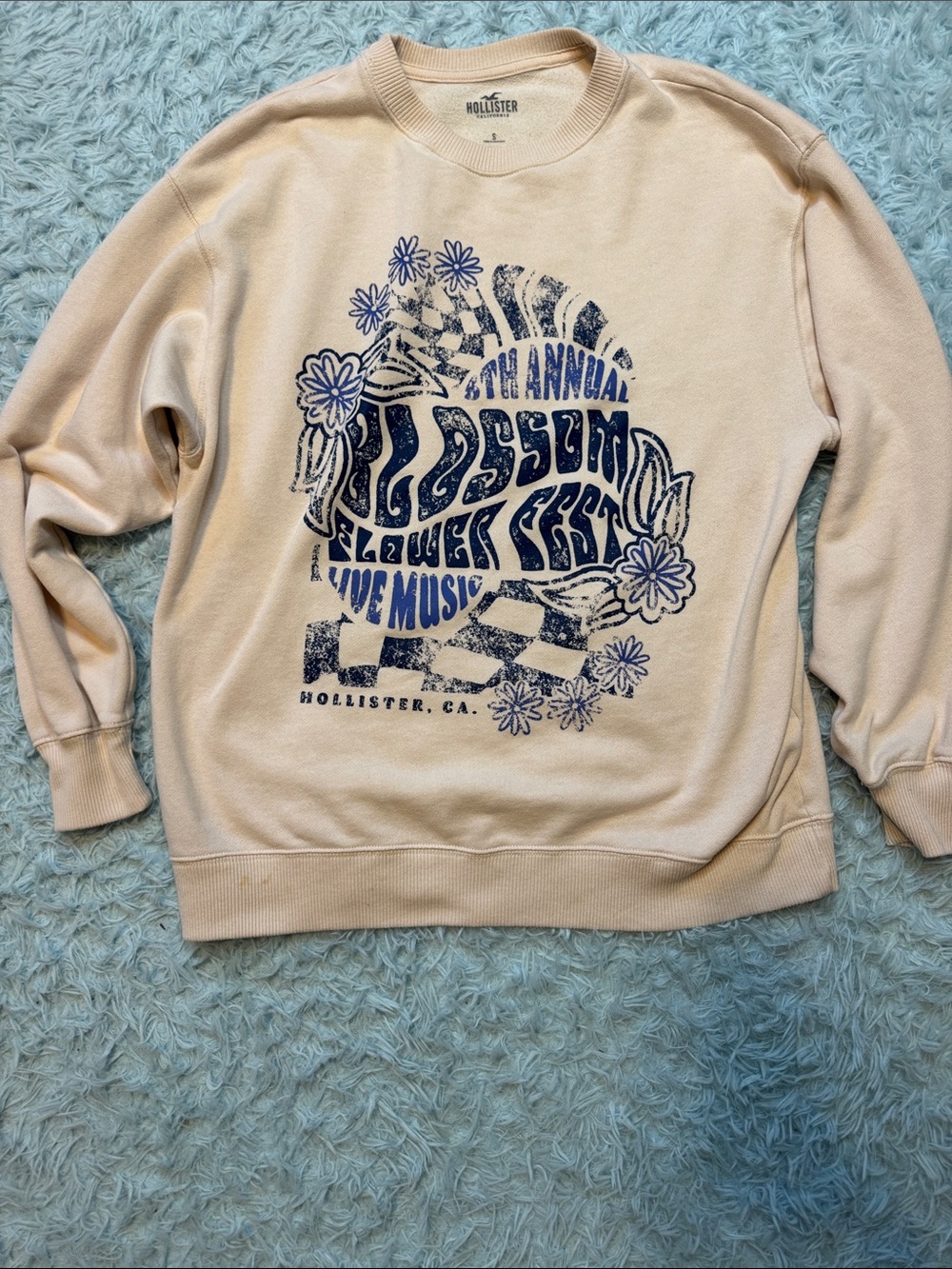Hollister adult small Cream concert sweatshirt Graphic. Fits closer to medium